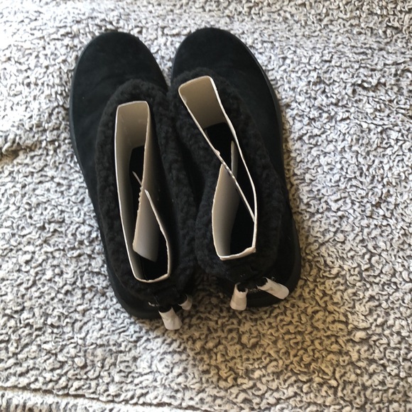 Awesome brand new Kookaburra by Ugg!!  Your lucky day!!! - Picture 3 of 3